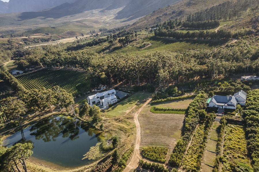 5 Bedroom Property for Sale in Sir Lowrys Pass Village Western Cape